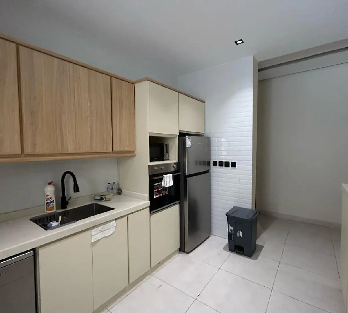 شقة مميزة بـ3 غرف نوم وصالة موقع مميز مكة